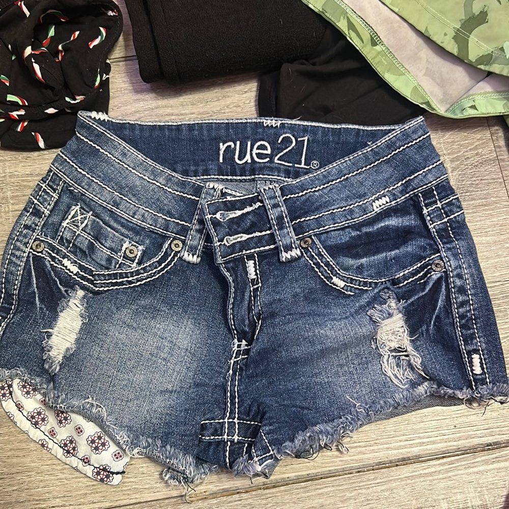Small short 1/2